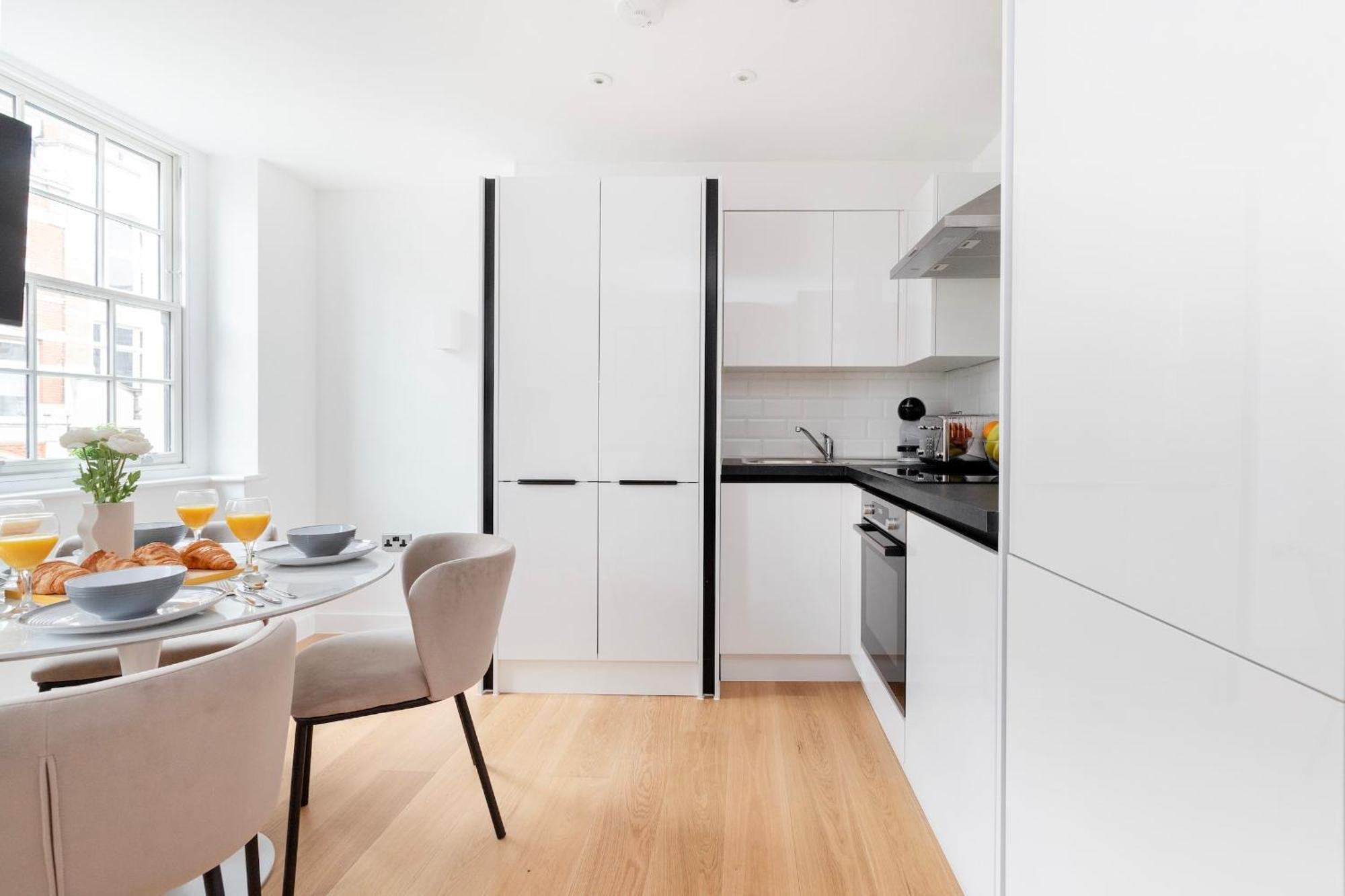 Fitzrovia With Balcony - Cityapartmentstay 伦敦 外观 照片
